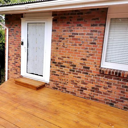 Separate Entry Guest Room With Private Bathroom In Forrest Hill Auckland Eksteriør billede