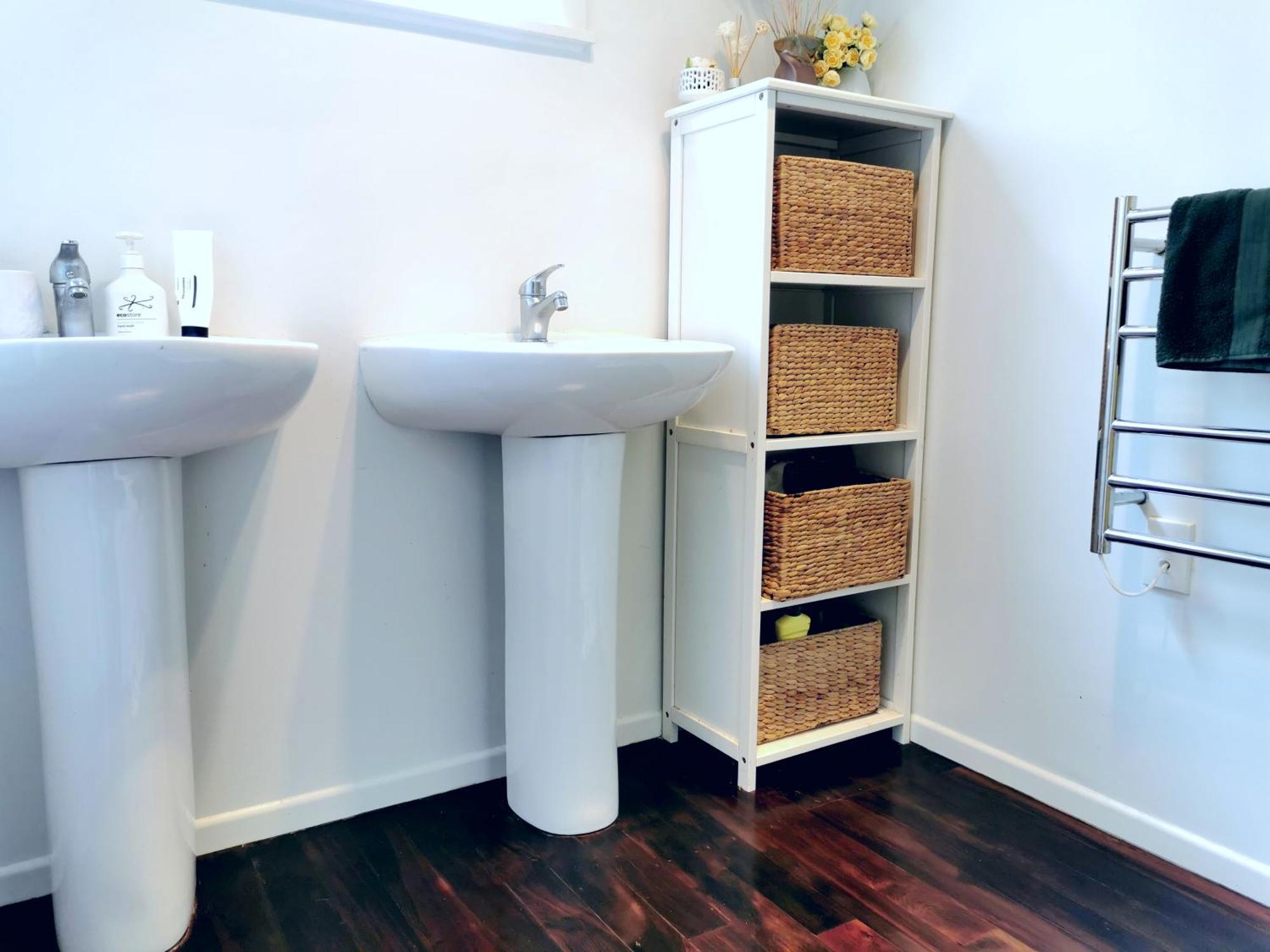 Separate Entry Guest Room With Private Bathroom In Forrest Hill Auckland Eksteriør billede